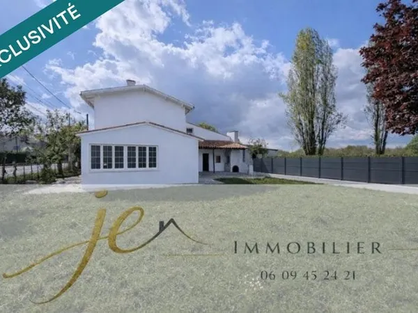 Ensemble immobilier : Maison et Dépendance  Latresne
