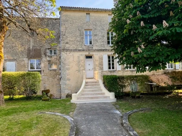 Maison 9 pièces 300 m²