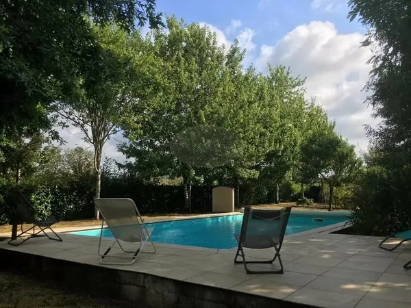 Maison de village, piscine, parc