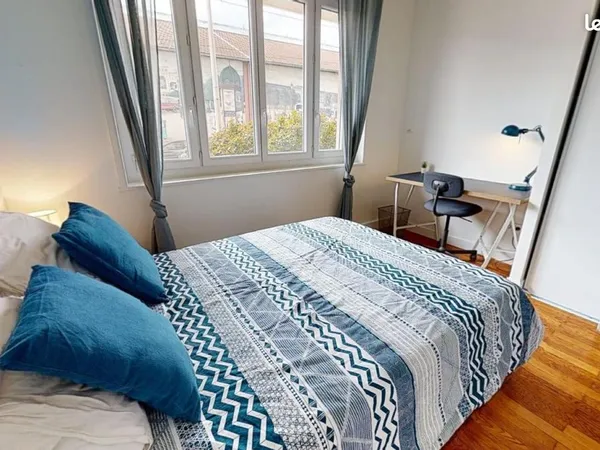Chambre 5 pièces 63 m²
