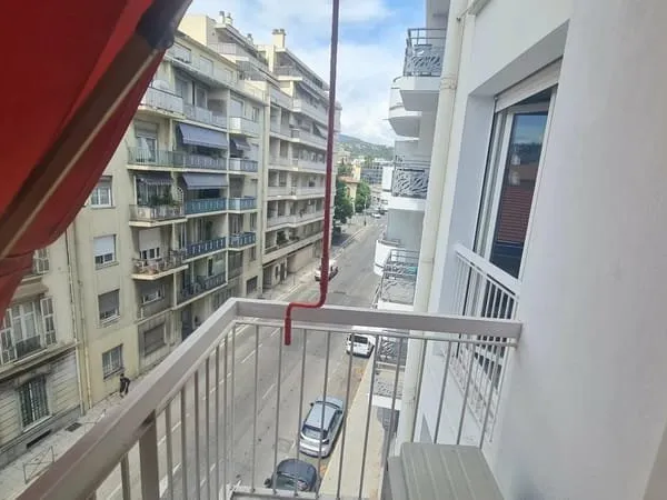 Appartement Moderne avec Balcon à Nice