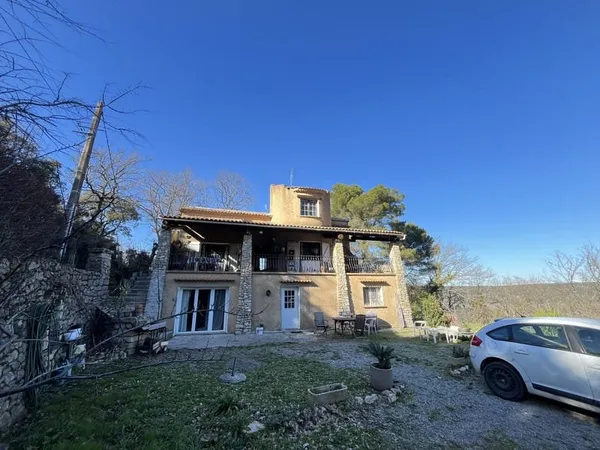 VENTE MAISON T8 - 200 M2 HABITABLE - 1058 M2 DE TERRAIN - 83