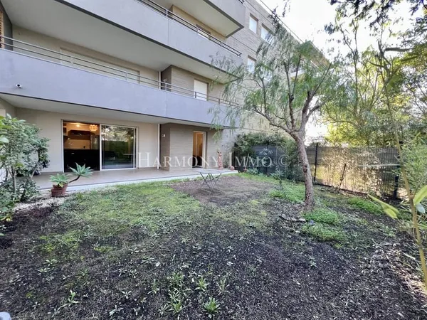 APPARTEMENT DEUX PIÈCES AU CALME AVEC JARDIN