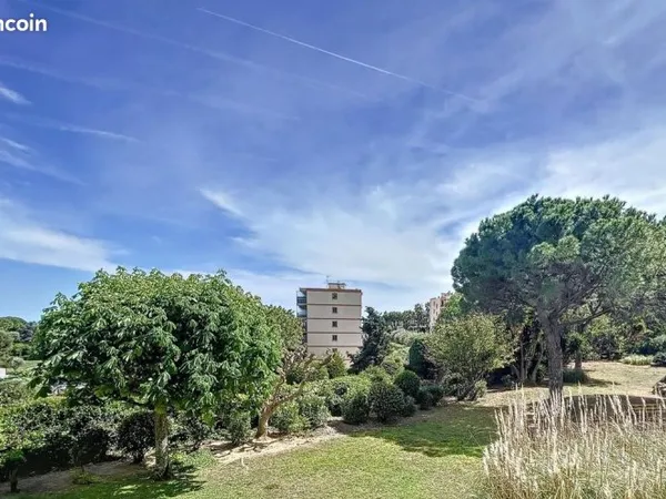 Location T3 spacieux 78m2 vue jardin/mer + garage + terrasse