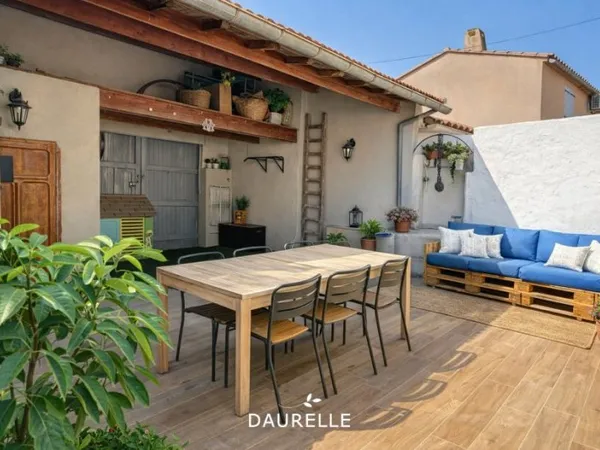 A vendre à EYRAGUES, maison de village avec 2 chambres, cour