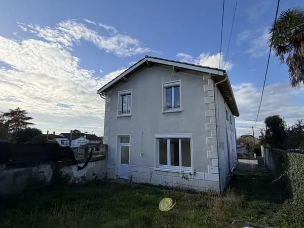Proche centre ville maison 4 chambres ,jardin, et 4 garages!