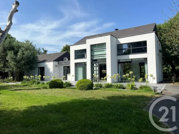 Maison 5 pièces 225 m²