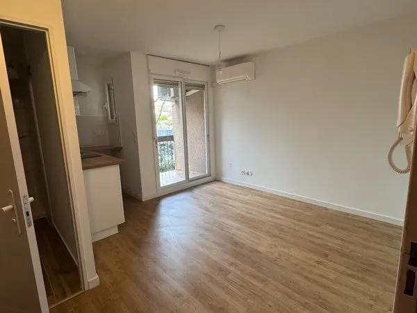 Studio rénové avec balcon - Toulouse St Agne