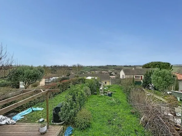 Maison de village à rénover avec extérieur - Coeur de Naill