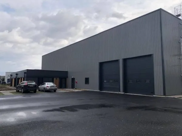 Local d'activité 1850 m²