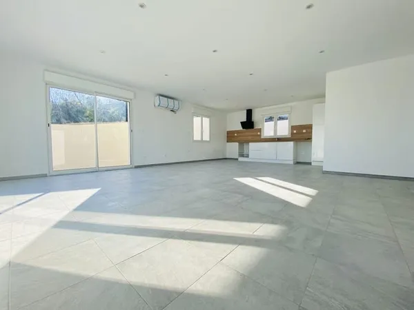 Vente villa plain-pied T4 sur 782m2 avec vue et garage