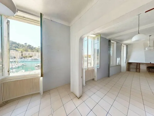 Local commercial 147 m²