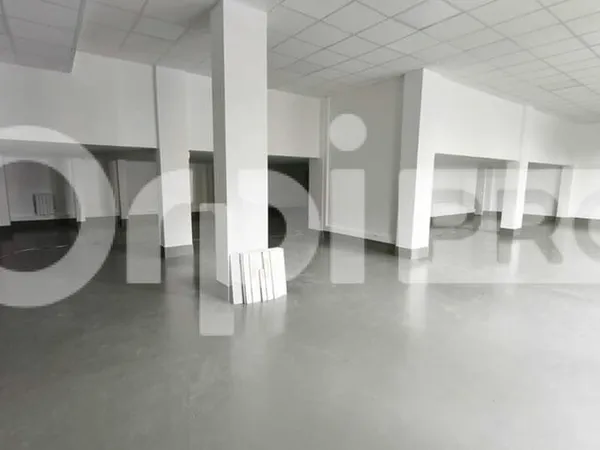 Local commercial 361 m²