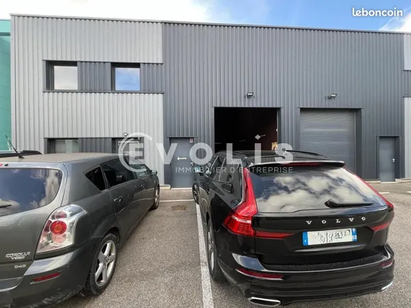 Local d'activité 168 m²
