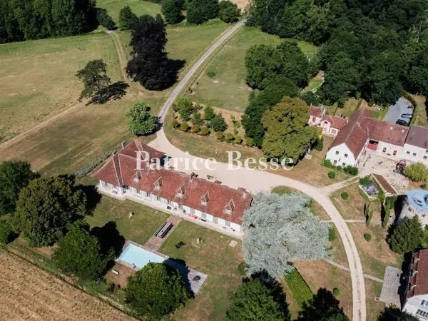 Maison 13 pièces 1500 m²