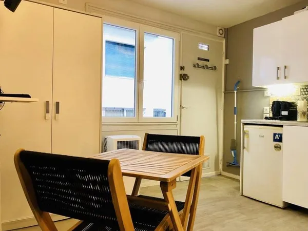 Chambre de service 1 pièce 11 m²