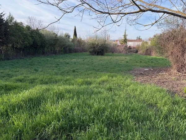 Terrain 169 m²