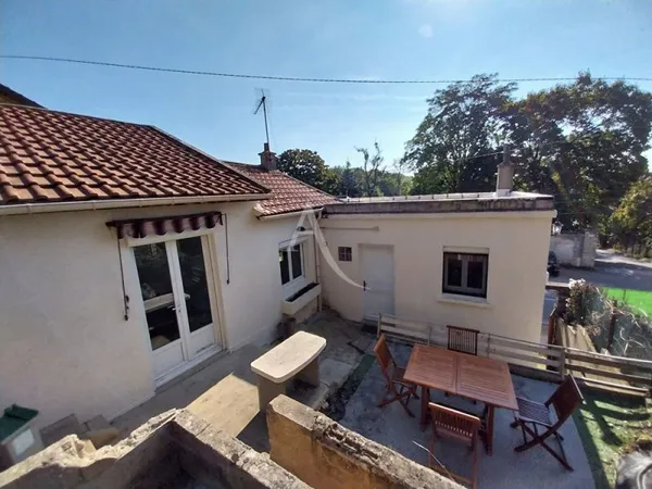 Maison Meulan En Yvelines 2 chambres, jardin, dépendance
