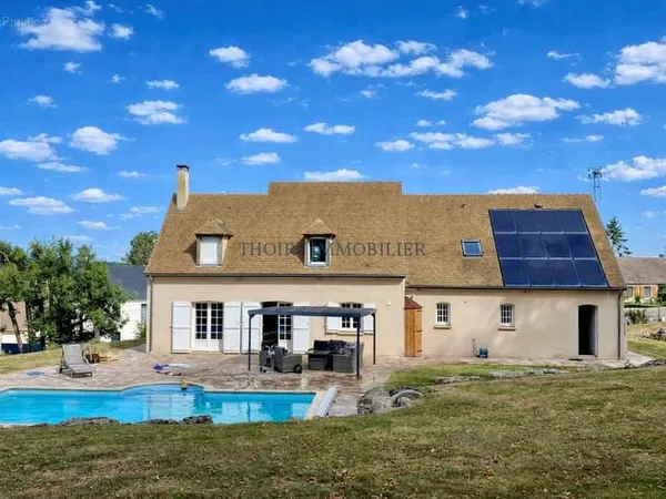 A 3 km d'Orgerus. Maison familiale de 2005 offrant 5 chambres, 3000 m2 de terrain et piscine chauffé