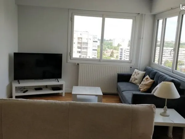 Chambre 11 m² à louer dans grand appartement Duplex en colocation. Libre de suite