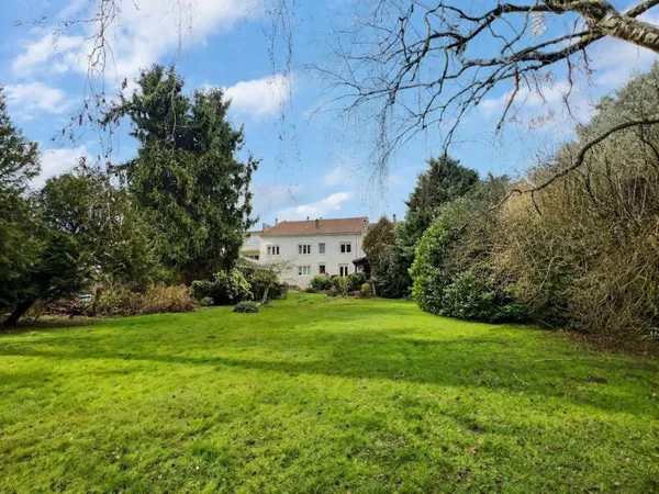 Maison mitoyenne de caractère - 248.58m2 - 38 ARES 65 - 4 CH