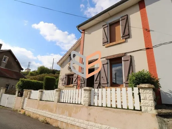 Maison jumelée avec jardin et combles aménageables