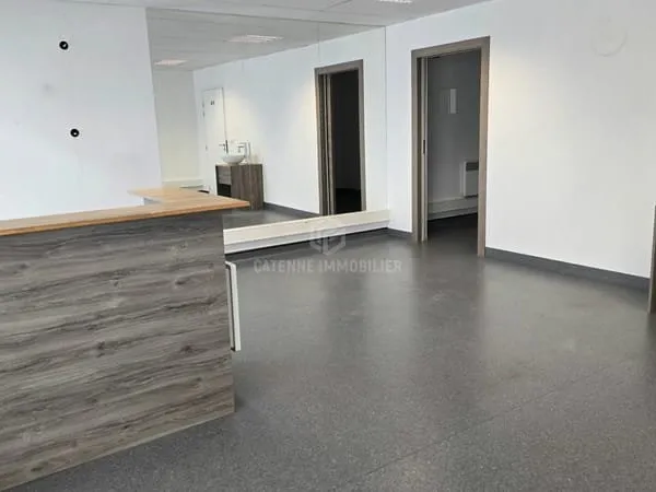 LOCAL PROFESSIONNEL SITUE EN REZ DE CHAUSSEE, ACCES PMR, SITUE A CREPY-EN-VALOIS