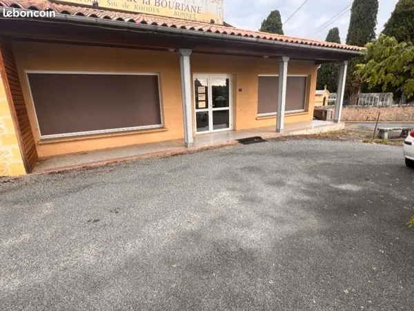 Local commercial avec hangar