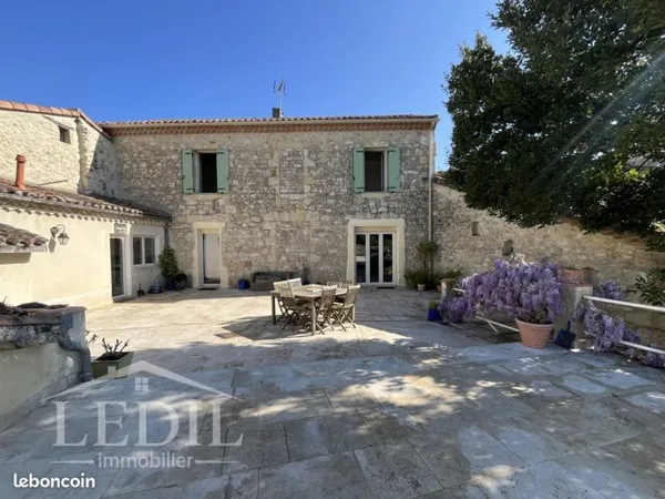 Maison 5 pièces 215 m²