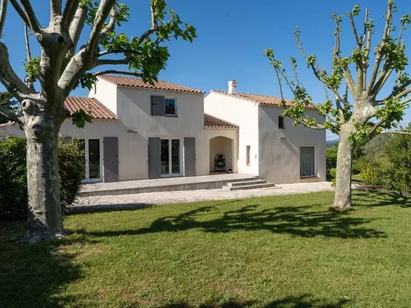 Belle demeure à Cabries de 8 pièces 200 m2 sur parcelle d'environ 4000 m2