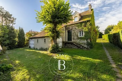 Maison 8 pièces 236 m²