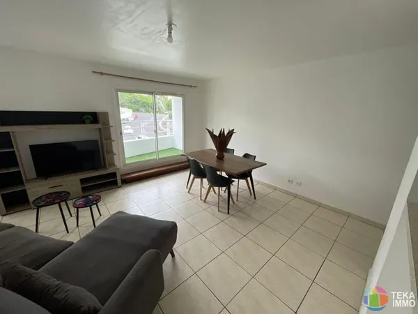 FABIEN TEKA IMMO loue appartement t2 meublé en face de la clinique Sainte Clotilde, St Denis de la R