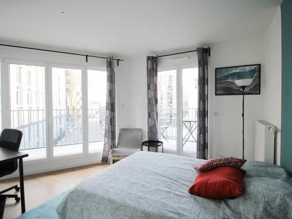 Chambre lumineuse et calme – 13m²
