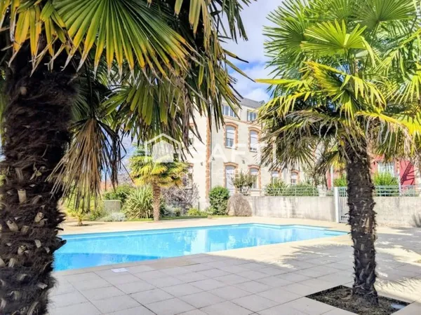 Appartement T2 avec terrasse, garage et piscine