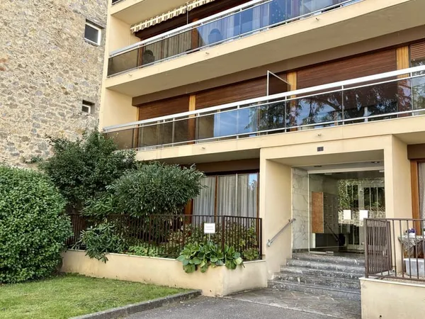 Appartement de 97 m2 en centre ville avec terrasse et stationnement