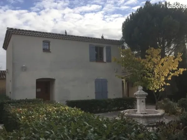 Bureau et espace de travail Location La Garde  45m² 800€