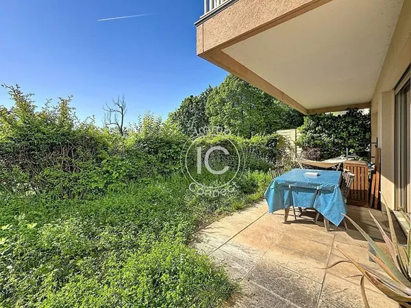 Appartement T2 de 44 m2 avec jardin privatif - Cave - Parking