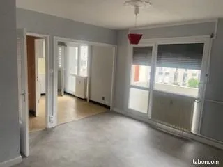 ST ETIENNE Bellevue Grand T1 31m2 en bon état ensoleillé avec 2 balcons