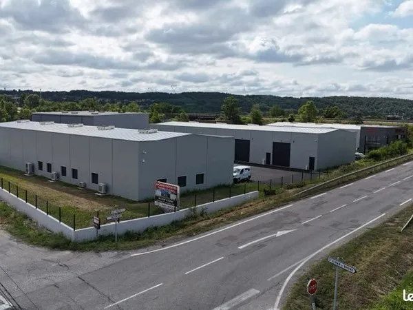📦 Location Locaux d'Activité / Dépôt / Stockage / Bureaux - Clonas-sur-Varèze (38)