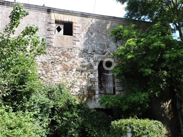 Ancien grenier à grain à réhabiliter, centre bourg