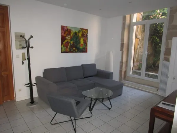 TYPE 2 MEUBLÉ - 42 m2 - CENTRE VILLE / RÉPUBLIQUE