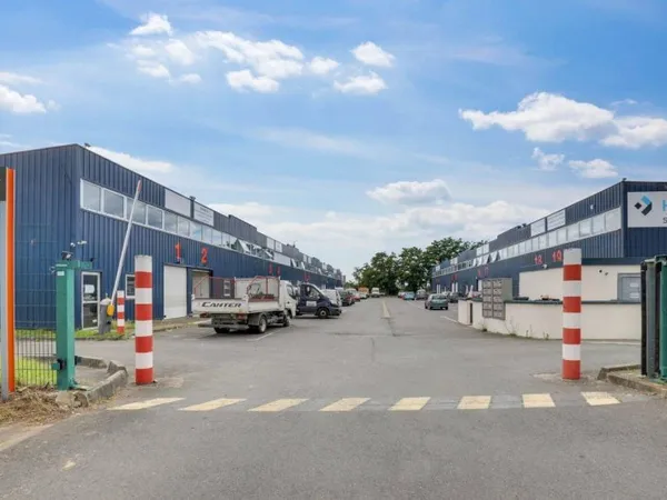 Local d'activité 1116 m²
