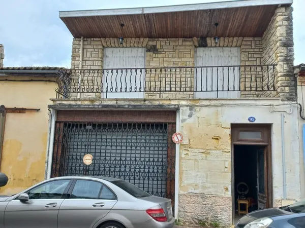 MAISON DE VILLE GARAGE ET JARDIN