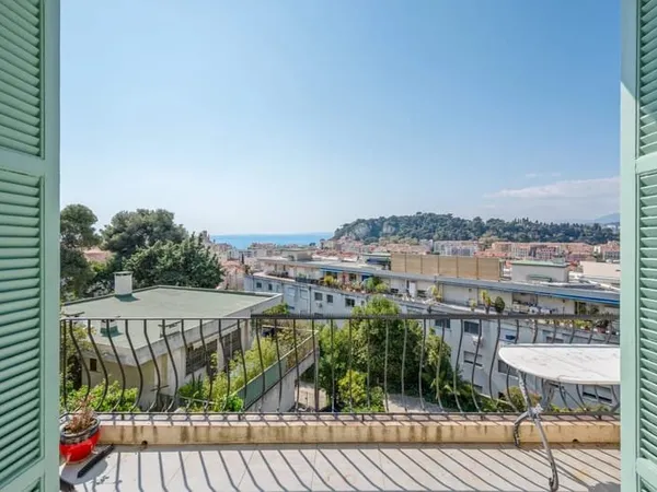 Dans un Hôtel particulier · Vue panoramique mer & ville