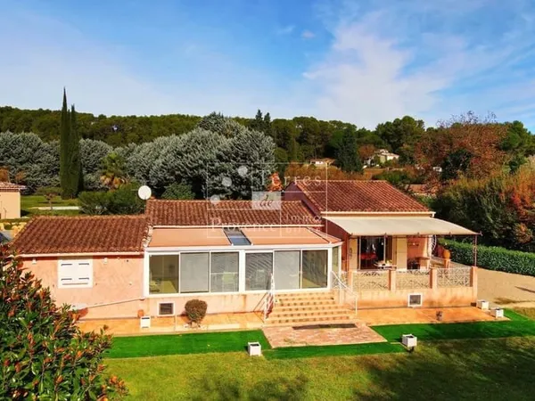 Maison familiale à Salernes, à deux pas du centre !