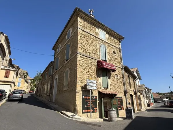 Maison familiale et son caveau. Chateauneuf du Pape