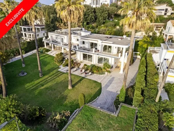Exclusivité, villa au Cap d'Antibes avec vue mer panoramique