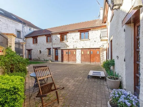 A vendre sur Issou - Ancien corps de ferme avec dépendance