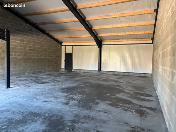 Entrepôt 150 m² LA BACONNIERE