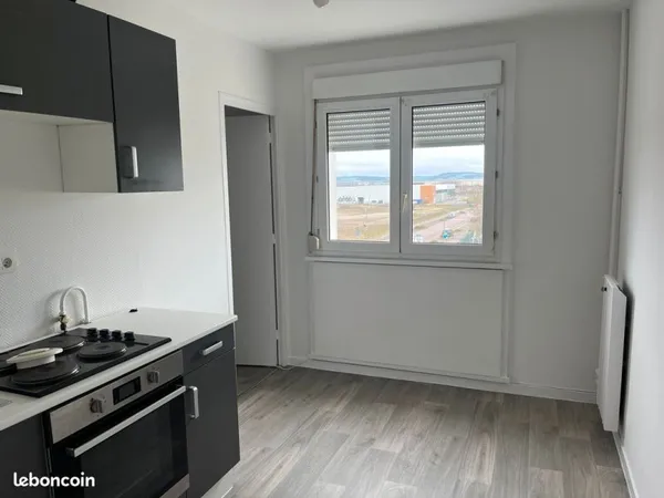 Appartement F2 rénové 430 + 115 Chauffage et Eau Chaude INCLUS